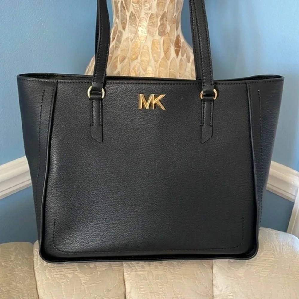 Brand New Michael Kors Genuine Leather Zippered Sylvia Tote Purse Black w/ Gold
